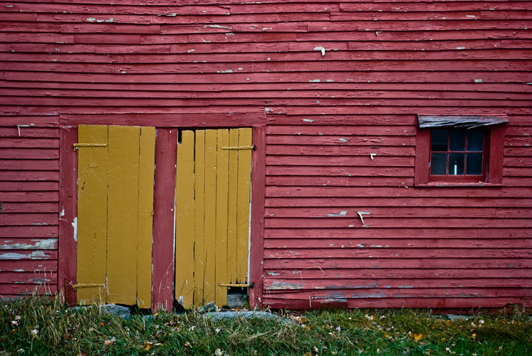 PAINT TEXTURES
(Route 107 - East Kingston, NH - 10/27/2009)